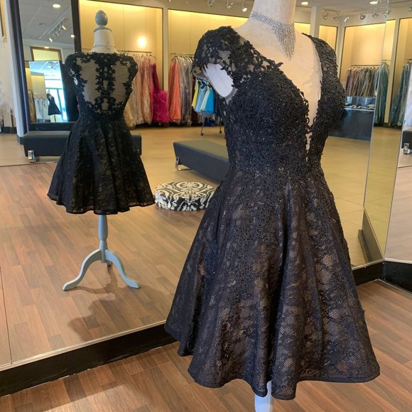 lace dress with mesh back and lace design - Picture 3 of 3